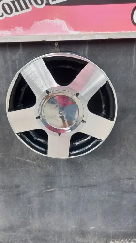 Roda aro 13 semi nova