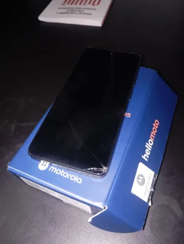 Moto G05 256 gb 12 de ram. So com a tela quebrada de resto ta perfeito