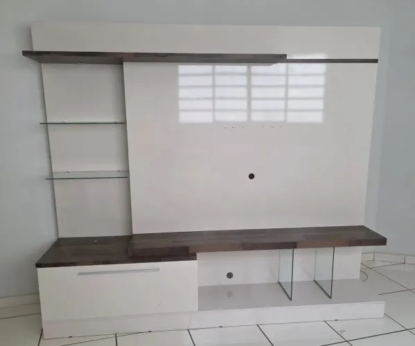 RACK PARA TV LINDO MUITO NOVO COM DETALHE DE VIDRO ENTREGO
