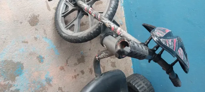 Motoca bandeirantes rosa 300 reais.