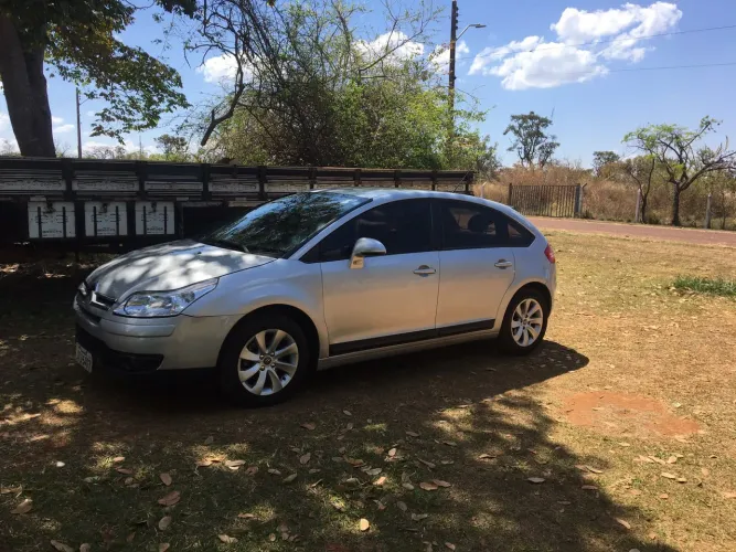 Citroen C4 GLX 2.0 Flex 16V 5P Aut. 2010