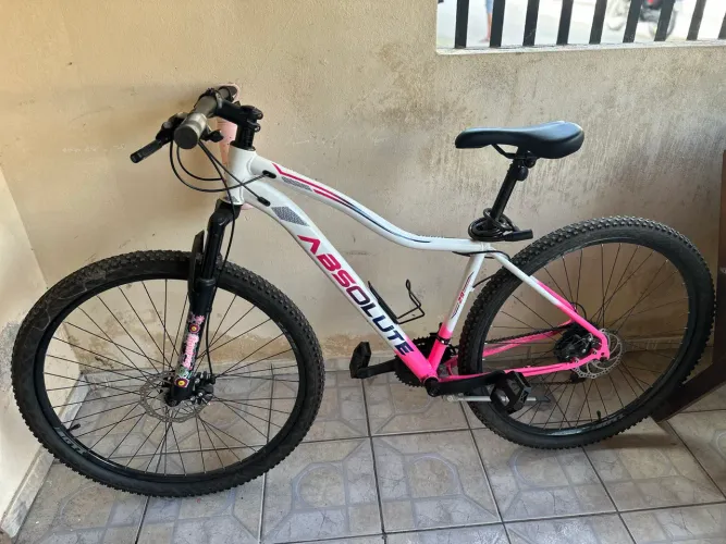 Bicicleta super nova