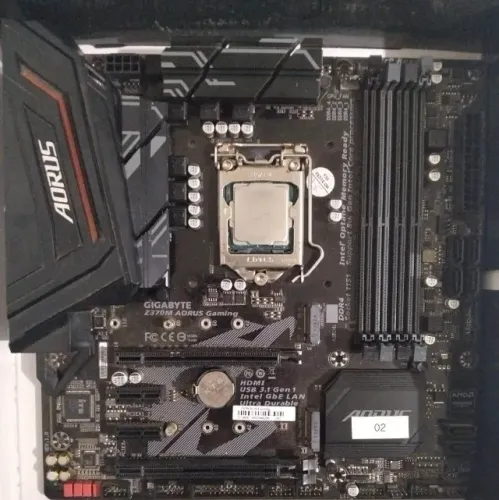 KIT Core i7 8700K + Gigabyte Z370M Aorus Gaming + 16gb DDR4 XPG com LED