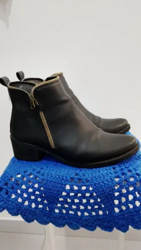 BOTA FEMININA CANO CURTO SALTO BAIXO
