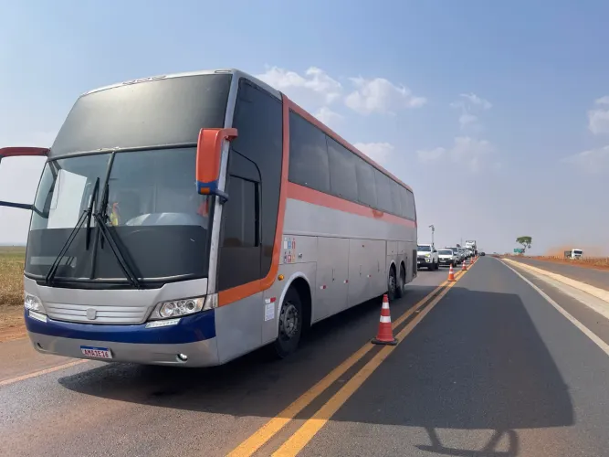 Vende se ônibus Mercedes 