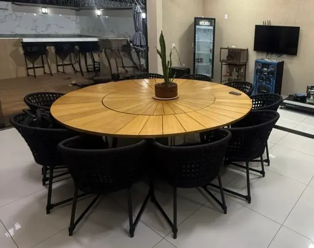 Mesa com Centro Giratório