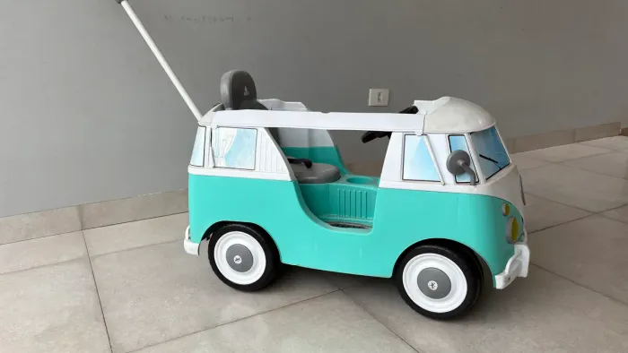 Carrinho infantil- Kombi 