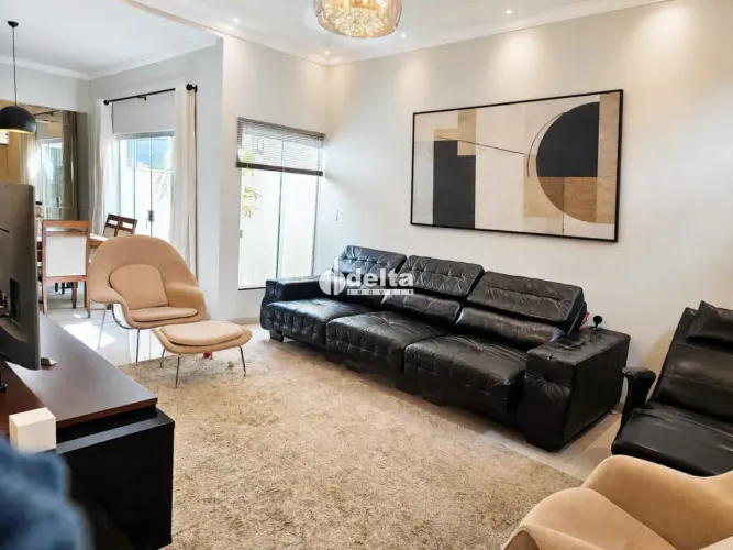 Casa com 4 quartos sendo 2 suítes disponível para venda no bairro Santa Rosa em Uberlândia