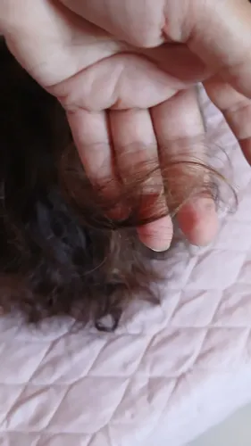 Vendo uma peruca cabelo original castanho natural excelente estado não foi usado.