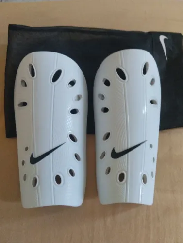 Caneleira Futebol Nike J Guard