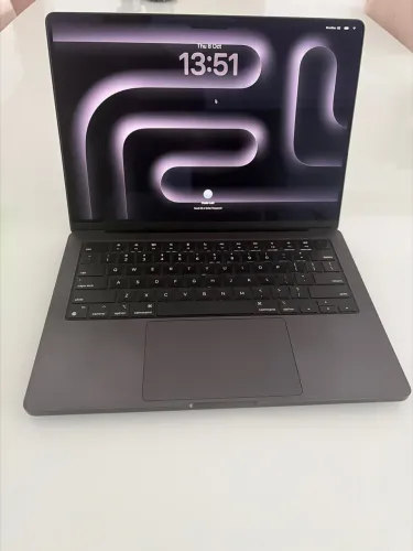 MacBook Pro M3 pro 18gb ram 512 SSD