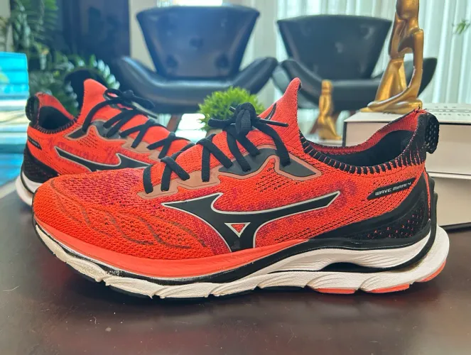 Mizuno Wave Mirai 42