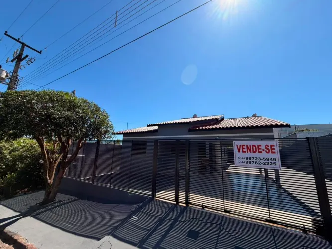 Casa à Venda - Centro, Mariluz