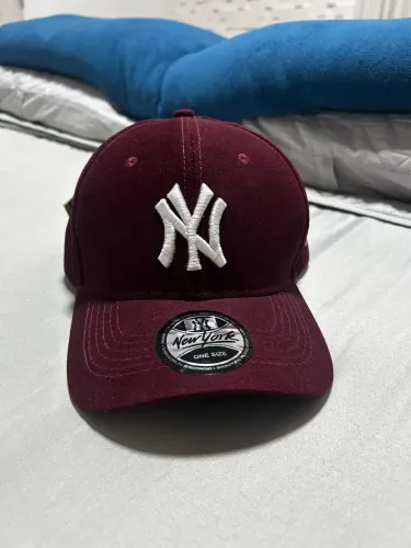 Boné New Era New York aba curva Vinho nunca usado