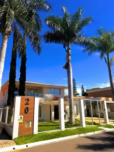 Residência de Alto Padrão na Rua 10 Vicente Pires | Arquitetura Imponente e Lazer Complet