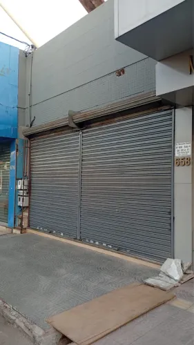 Vende-se essas duas portas de aço