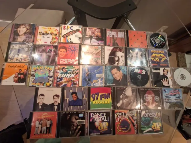 Vendo coletâneas de CDs antigos 