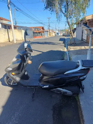 Vendo Burgam ano 2012 preta 