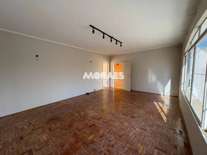 Casa com 3 quartos para alugar, 250 m² por R$ 4.900/mês - Jardim Panorama - Bauru/SP