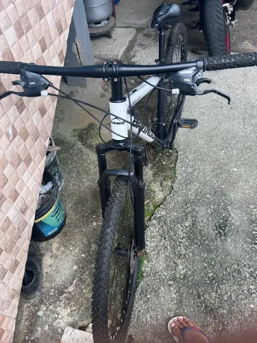 bicicleta aro 29 vendo online ,suspensão estável com reparos mínimos pra fazer