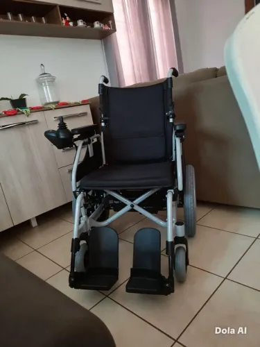 Vendo cadeira motorizada dellamed D1000 semi nova