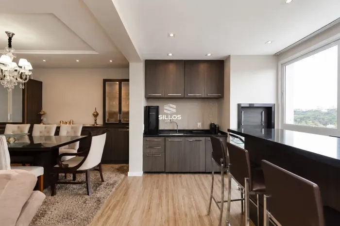 Apartamento mobiliado à venda com 4 quartos no Cristo Rei em Curitiba