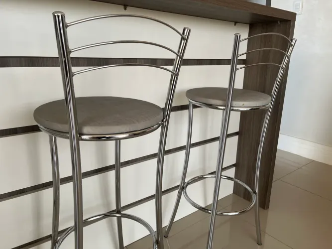 Banquetas Altas para Balcão - Kit com 2 Unidades - R$ 300,00