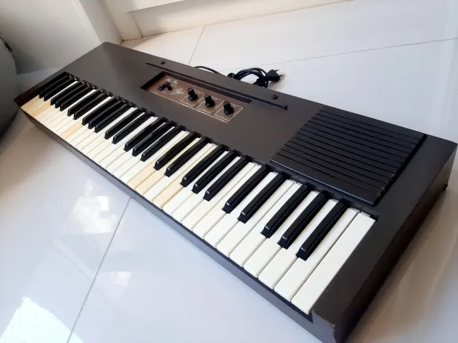 Music Braz - Piano Electronic M083B1 - Teclado Vintage.