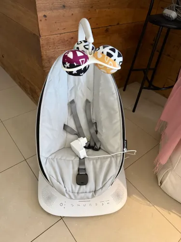 Cadeira de balanço mamaroo 4 moms