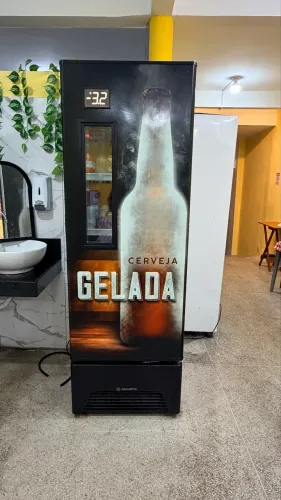Cervejeira vertical metalfrio 584 L 