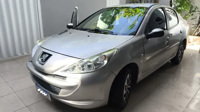 Peugeot 207 Sedan Passion XR 1.4 Flex 8V 4P 2013