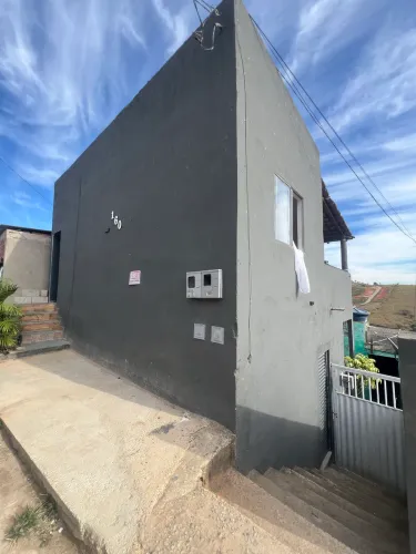 Casa de dois pavimentos em iapu