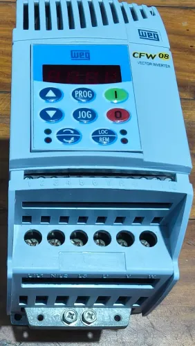 Inversor de frequência cfw08 2cv . tensão de trabalho 220v . corrente de saída 7A