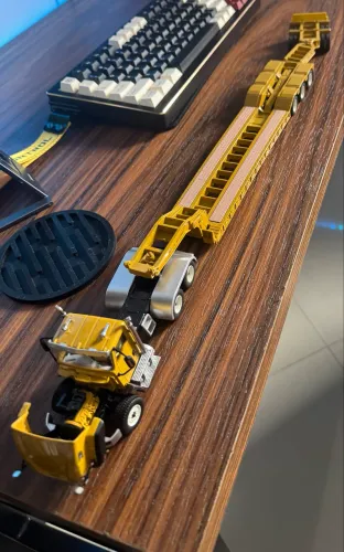 Miniatura Caminhão CAT CT660 com Reboque XL120 - 1:50
