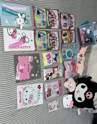 lote super fofo sanrio: kuromi, hello kitty, cinnamoroll e mais! (19 itens)