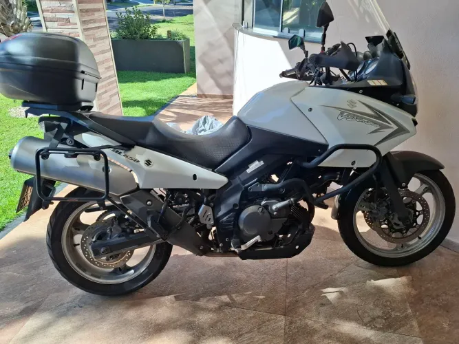 Vende-se Vstrom 650 DL 2011 