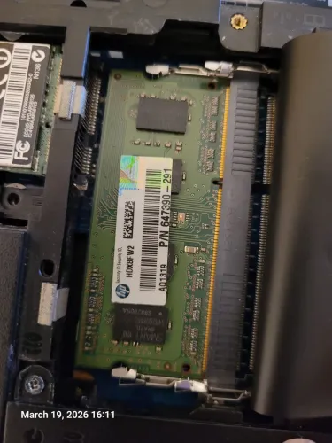 Memoria RAM 4GB DDR3-1333MHz (PC3-10600).