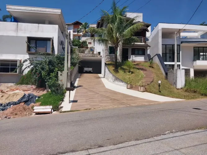 Sobrado para aluguel e venda tem 280 metros quadrados com 3 quartos em Aruã - Mogi das Cru