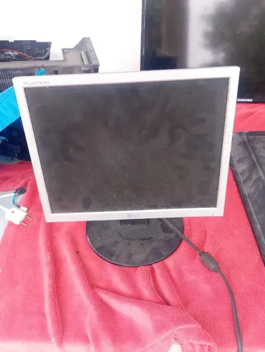 Monitor LG Flatron L1553S-SF usado defeito