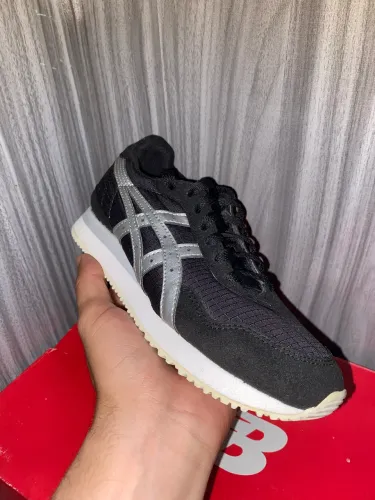 Tênis Asics Tiger Runner tamanho 34
