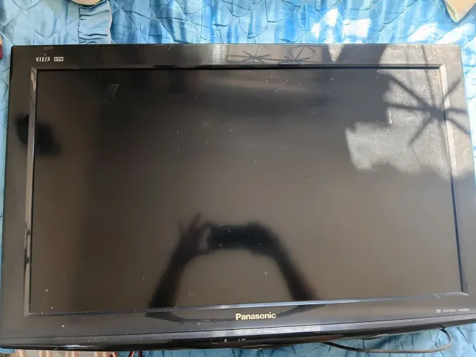 Televisor LCD Panasonic TC-L32C20B - Com Defeito (Para Retirada de Peças)