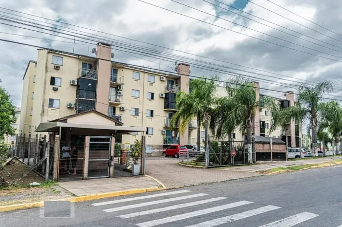 **EM DESOCUPAÇÃO ** Apartamento para locação com 2 dormitórios, semi mobiliado, excelente