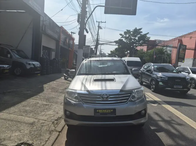 Toyota Hilux SW4 SRV D4-d 4X4 3.0 TDI Dies. AUT 2015