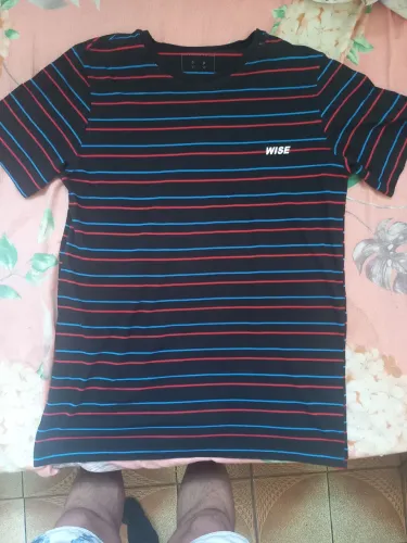 Camisa Wise Preta listrada azul/vermelho tamanho P