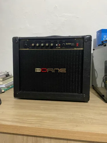 AMPLIFICADOR DE GUITARRA BORNE VORAX 840 - com detalhes