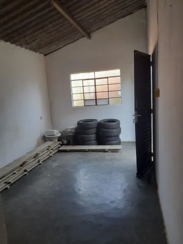 Lote grande com 248 metros com uma pequena casa localização boa