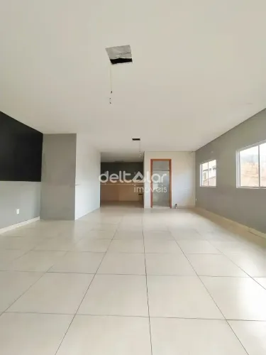 Casa com lote de 360 m2 sendo 2 Quartos e Quintal grande no bairro Vila Cloris/ Planalto n