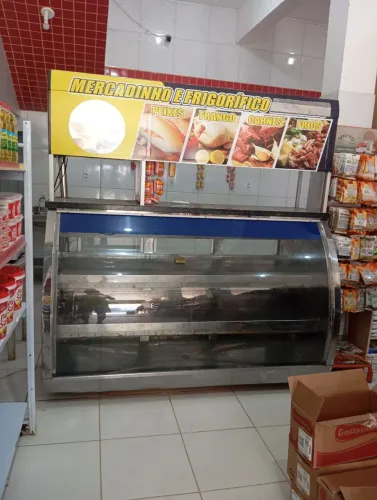 Expositor de carne muito top funcionando perfeitamente