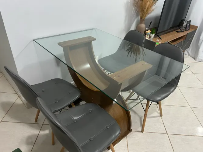 Mesa (Sem cadeiras)