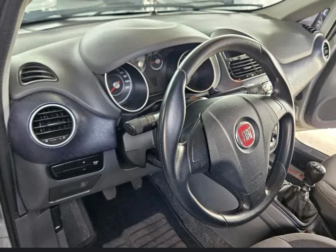 Fiat Punto Attractive 1.4 Fire Flex 8V 5P 2013